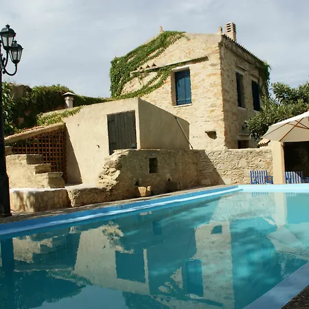 Laina Villa *